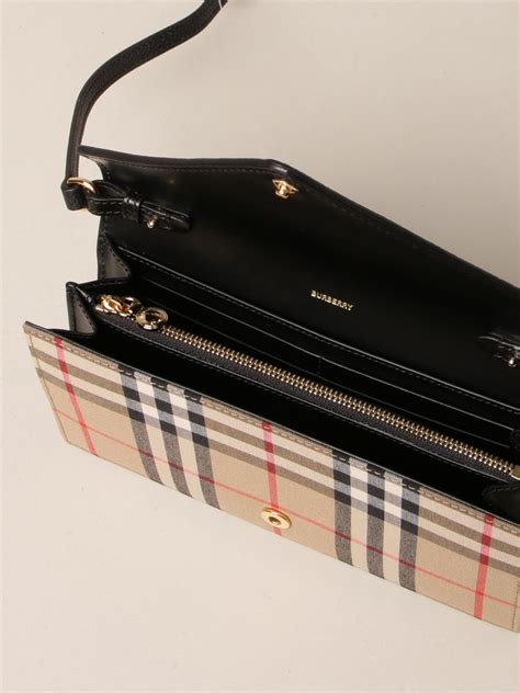 borsa burberry bianca e nera|Borsa a tracolla in pelle e e.